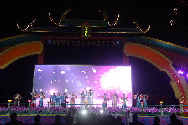 图3 开街仪式开场舞.JPG