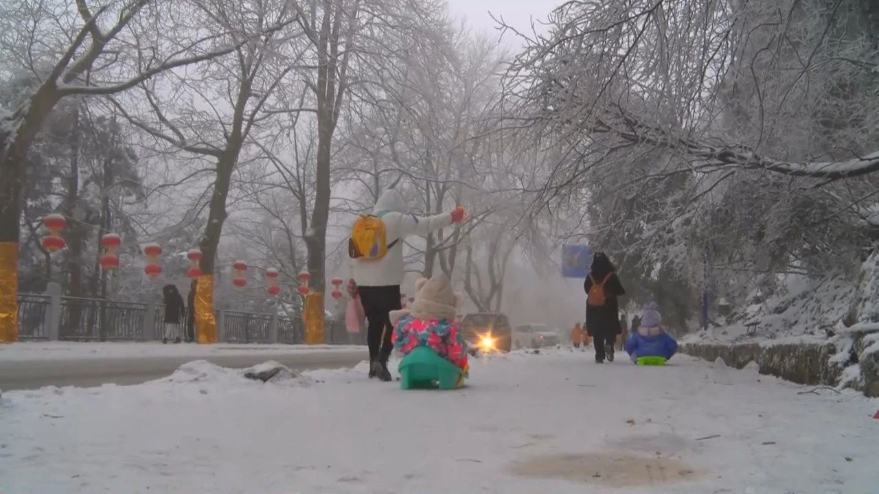 图三 今年庐山的第一场雪.jpg