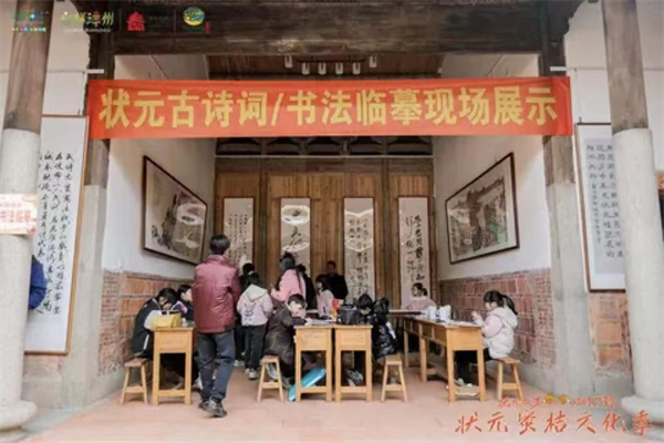 圖4為《狀元家訓》 書法臨摹現場 來源：枋洋鎮.jpg