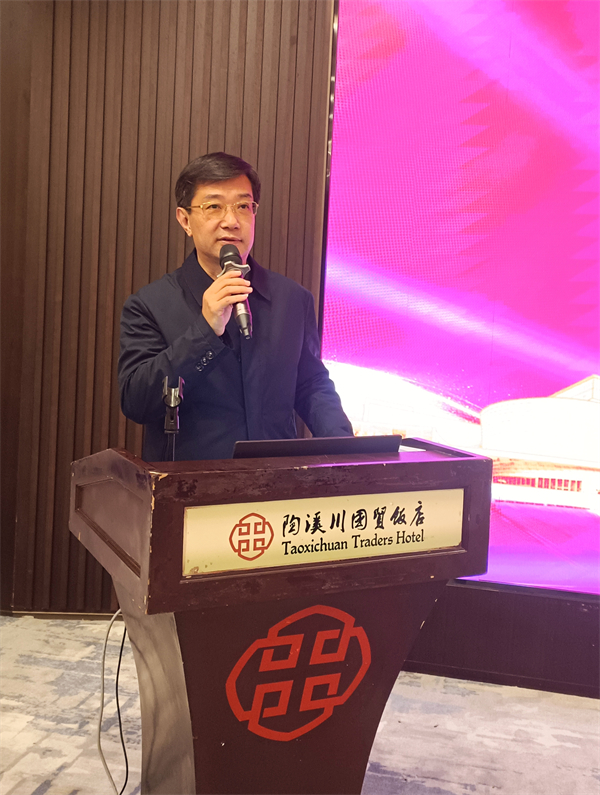 图三 江西省旅协常务副会长、秘书长万恺在景德镇推介会上致辞.jpg