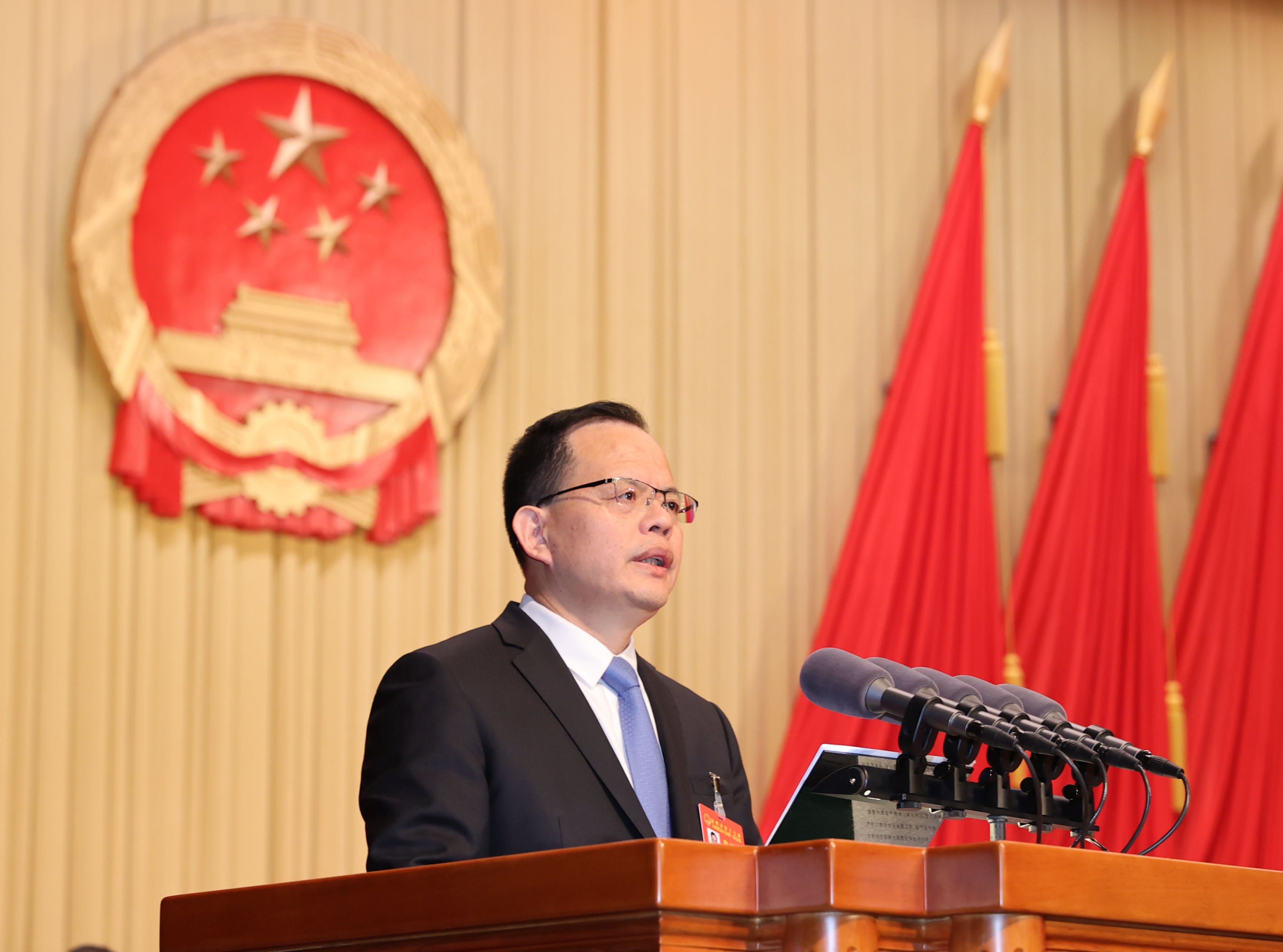 圖二：泉州市人民政府市長蔡戰勝作政府工作報告  陳起拓攝.jpg