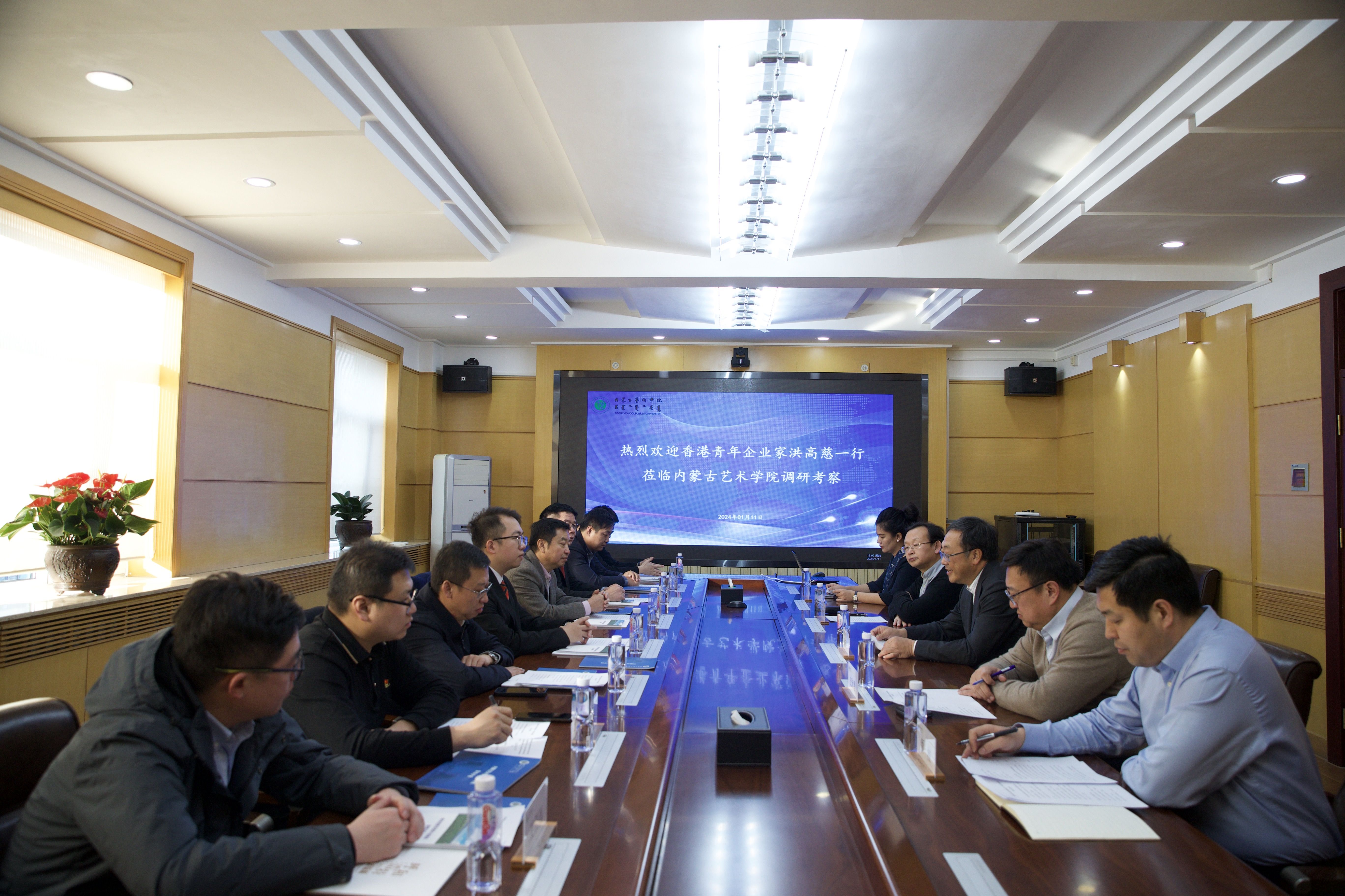 圖三：雙方就發起「內蒙古藝術學院香港研學基地」等相關籌備工作展開交流。.jpg