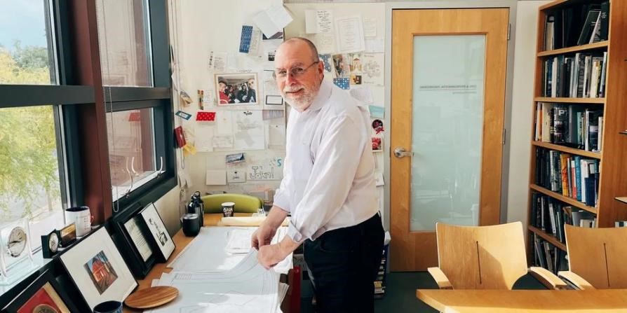 斯坦福大学建筑系主任John Barton.jpg