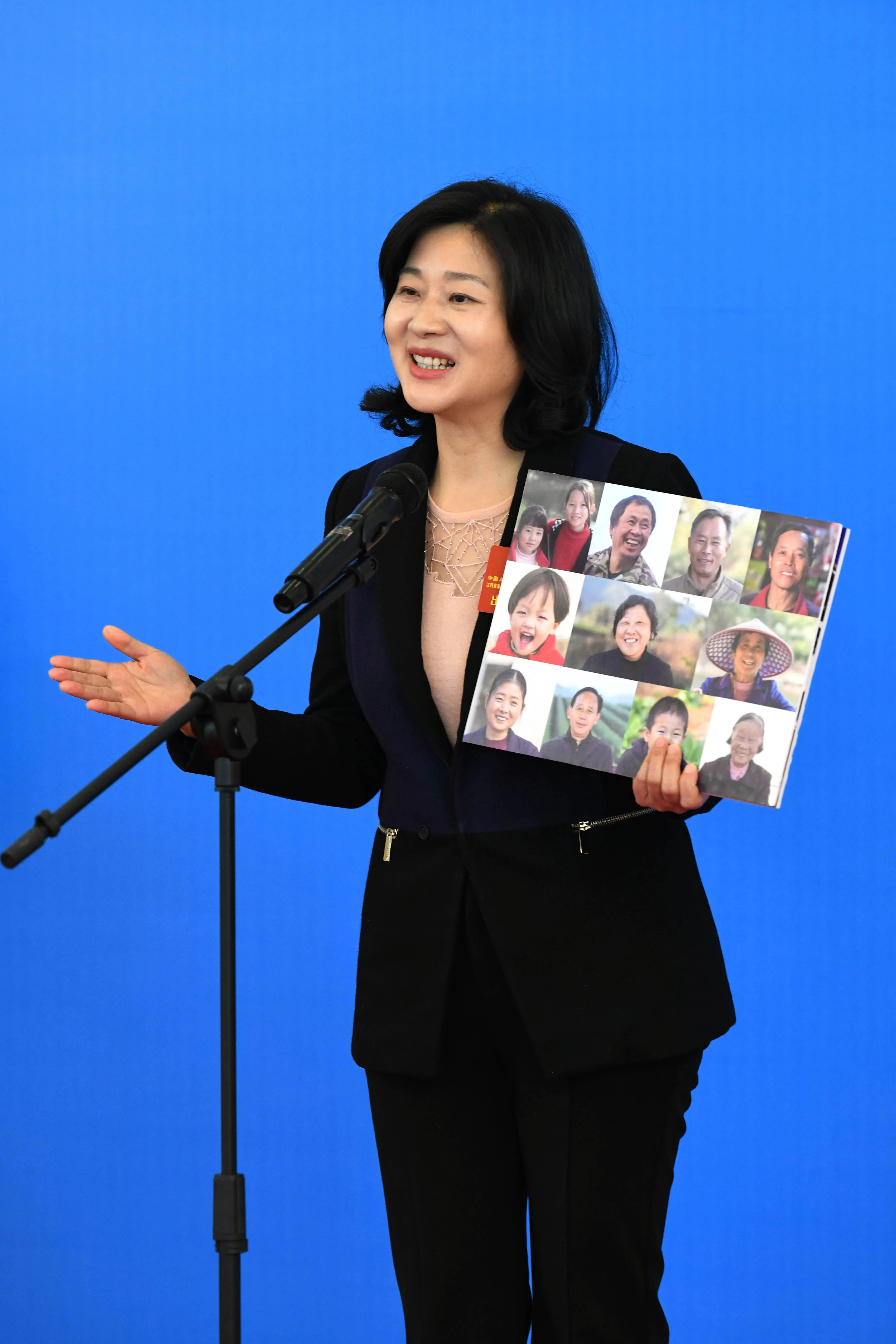 图二省政协委员、民进上饶市委会兼职副主委,上饶市文化广电新闻出版旅游局局长 梁丽娟.jpg