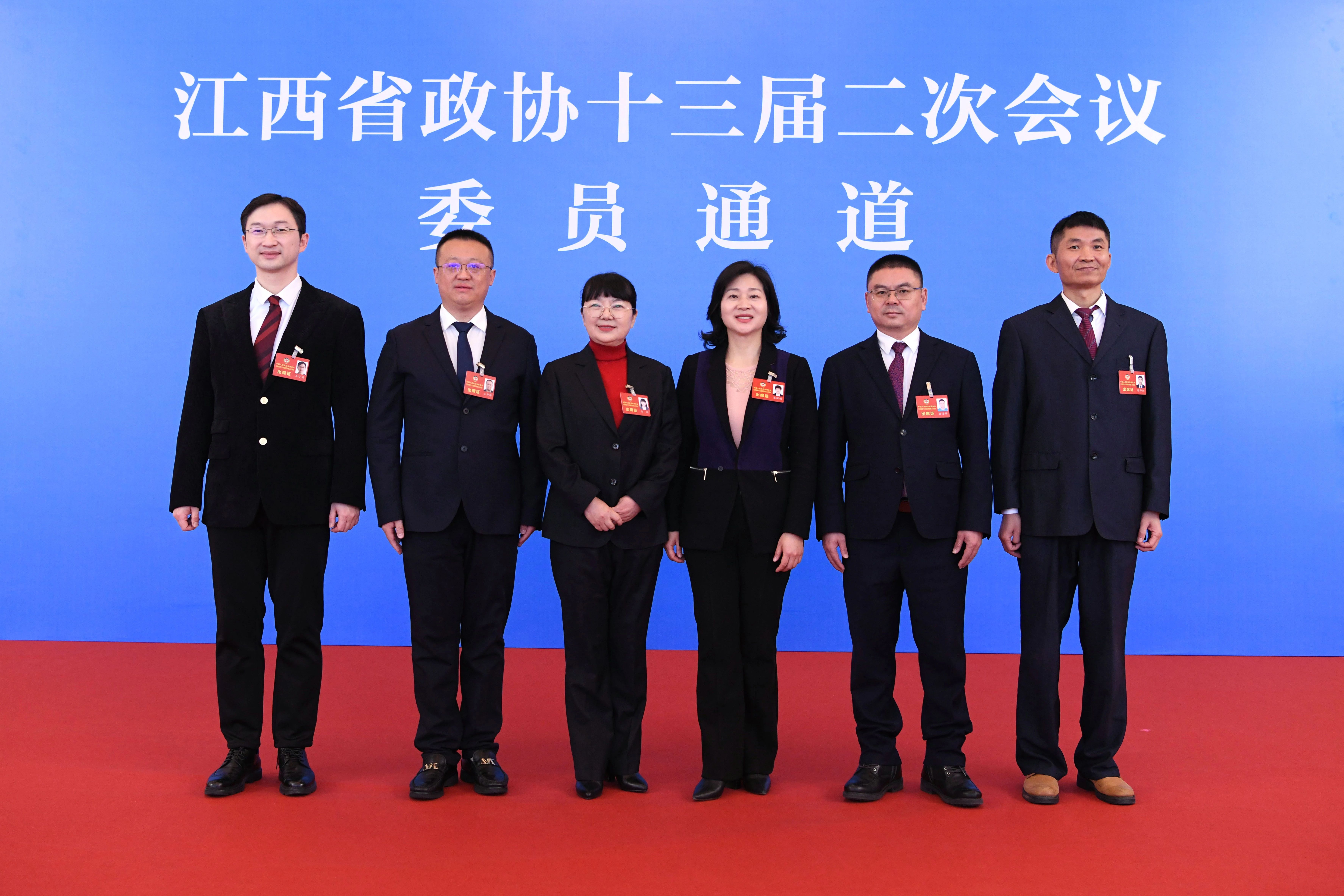 图一 第二场“委员通道”的六位委员,(从左至右)王小磊、王奇峰、郭翀、梁丽娟、孙海辉、赖平红(占佩璐 摄).jpg