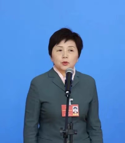 图 江西省人大代表、景德镇陶瓷文化传承创新中心陶瓷艺术工作者傅长敏.jpg