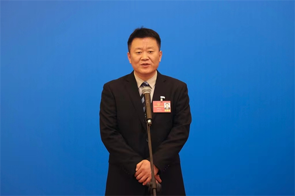 图一 省人大代表、婺源县县委副书记、县长周华兵.jpg