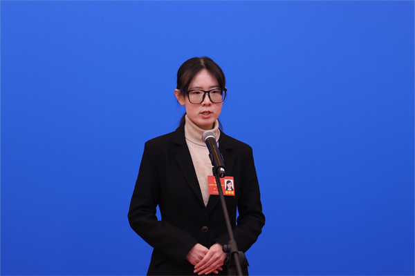 图二 省人大代表、中科院庐山植物园植物生理研究组组长刘芬(1)(1).jpg