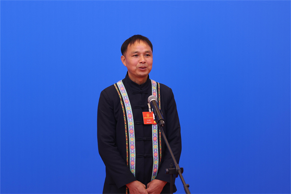 图四 省人大代表、贵溪市樟坪畲族乡太源畲族村党支部书记、村主任兰正碧(1)(1).jpg