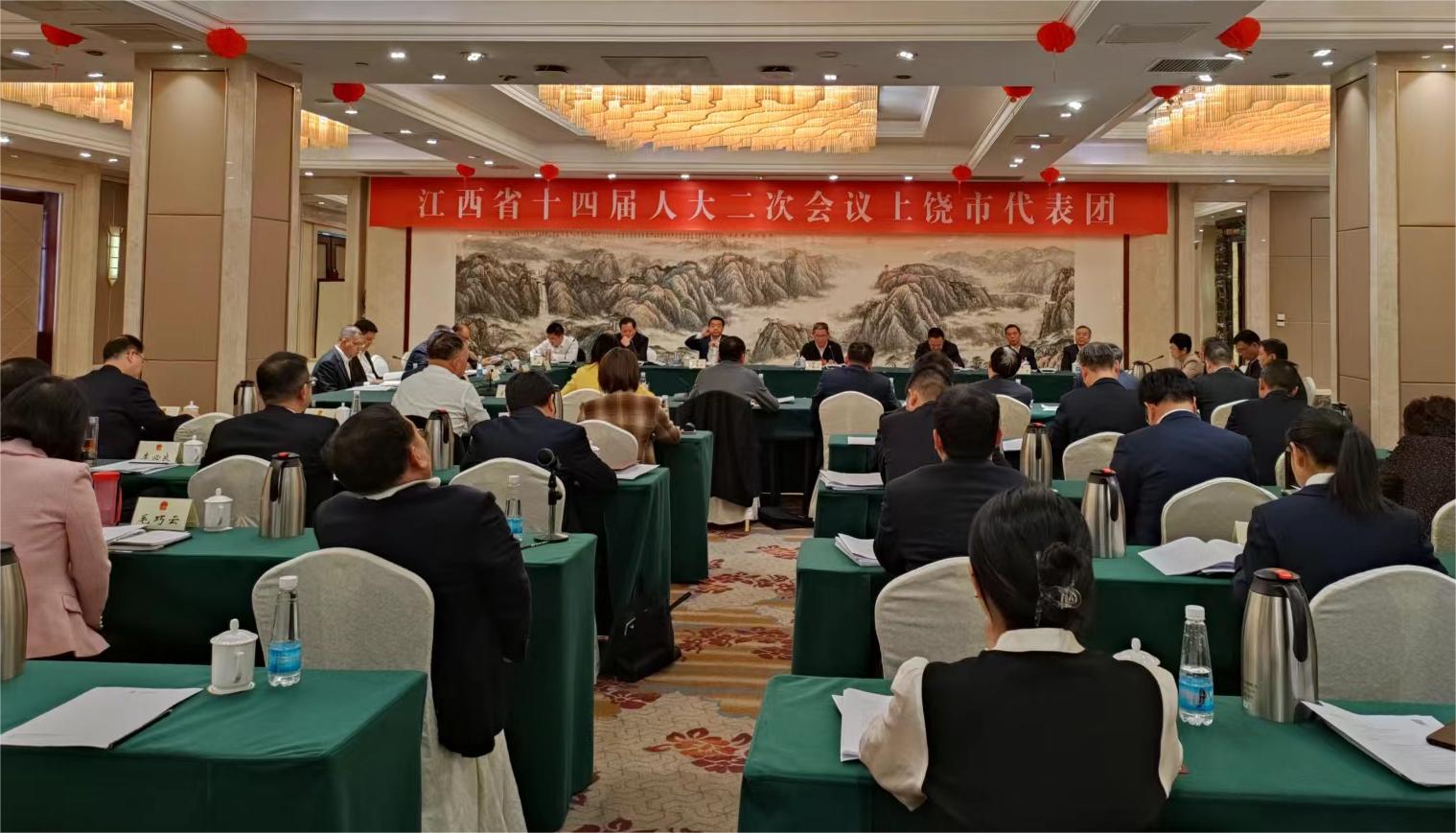 图二 上饶市代表团审议政府工作报告(1).jpg