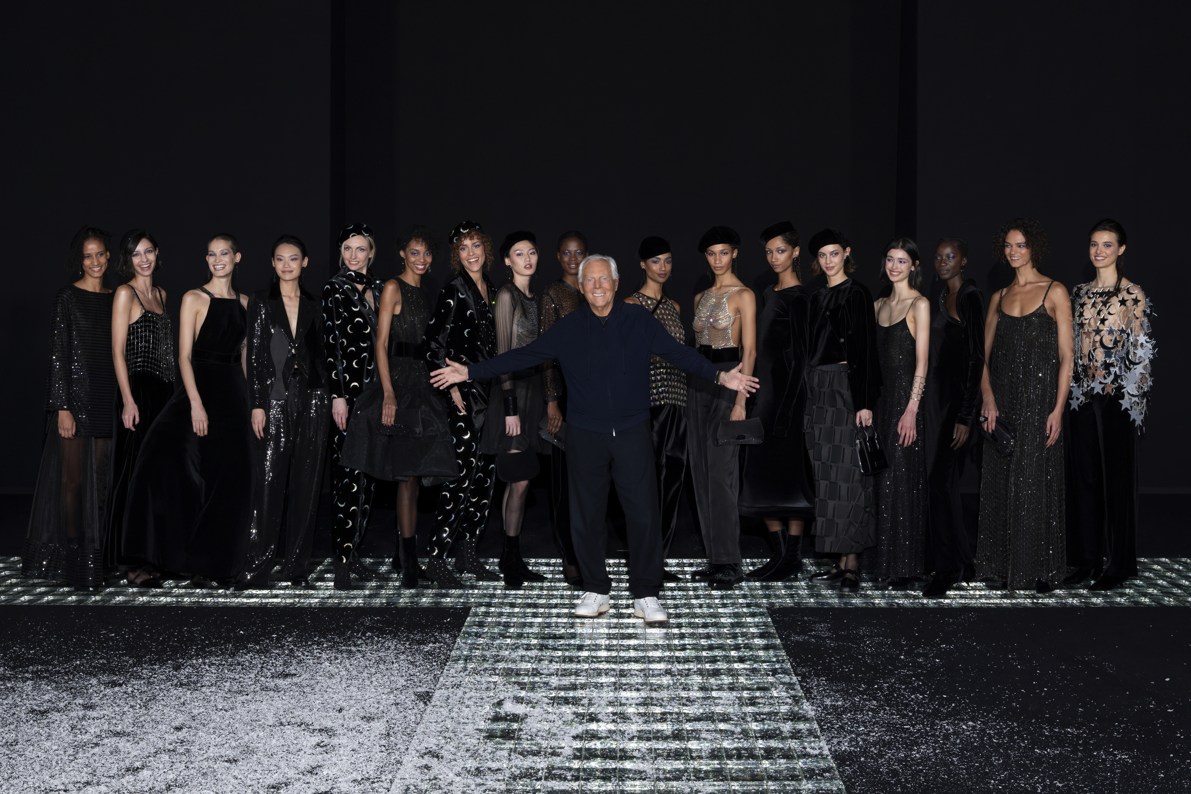 GA WITH MODELS EMPORIO ARMANI WOMENSWEAR SHOW_CREDIT SGP.JPG