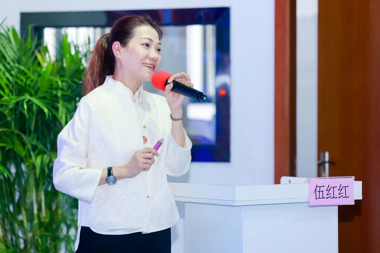 伍红红总经理.jpg