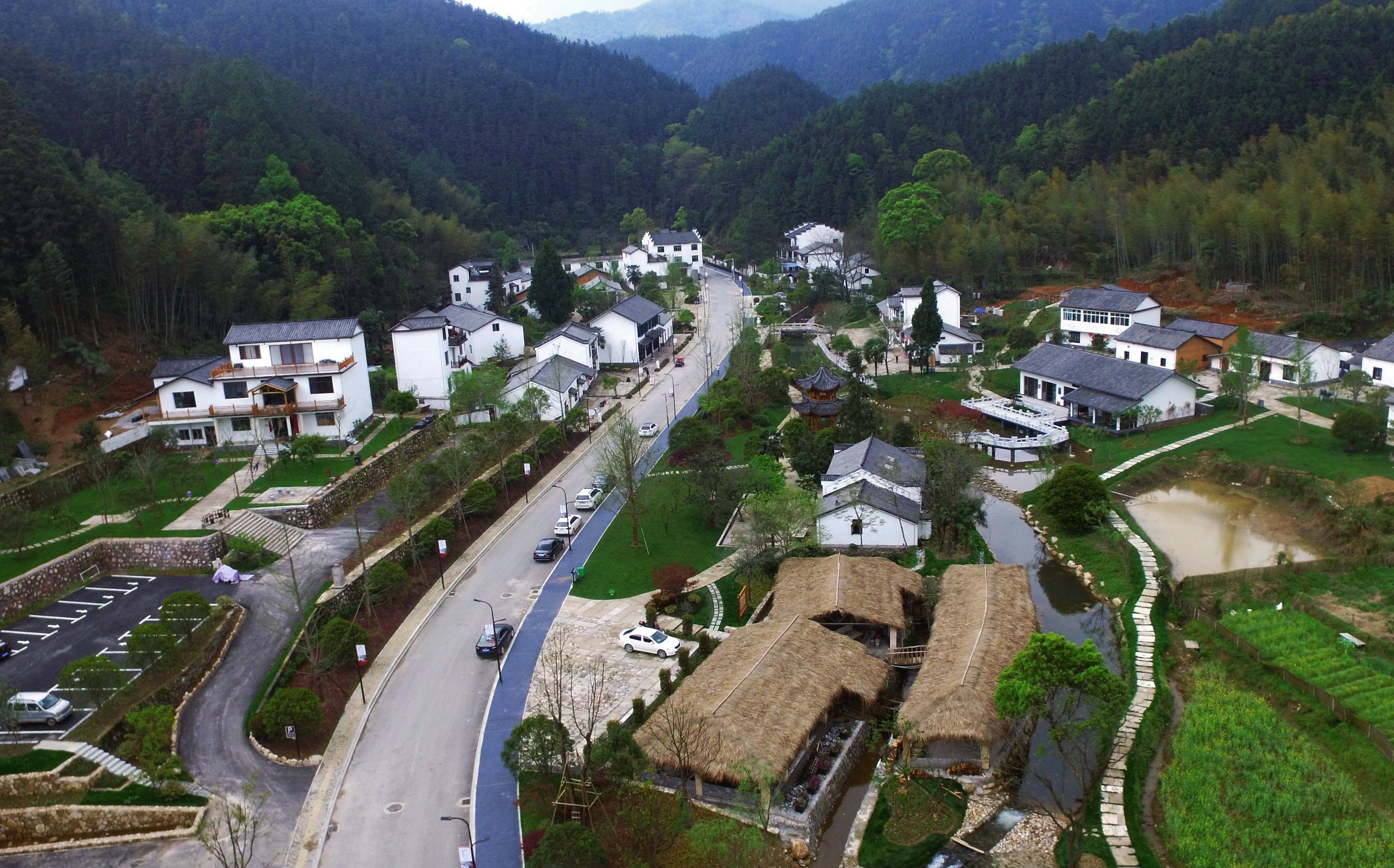 图六  鸟瞰马鞍岭 黄忠民摄(1).jpg