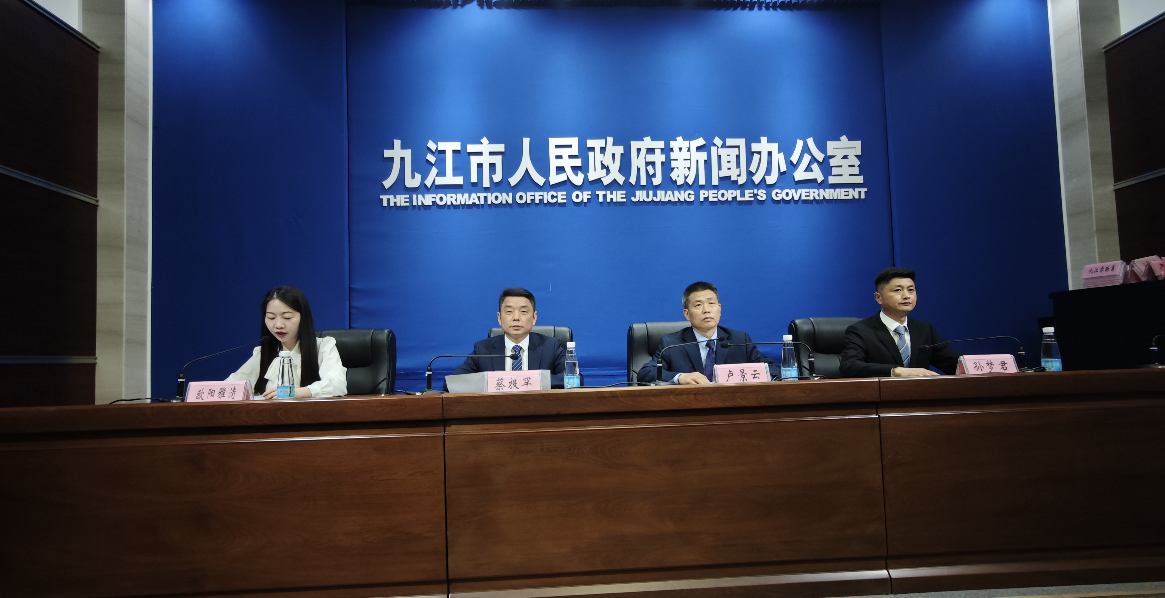 图一 八里湖新区专场新闻发布会.jpg