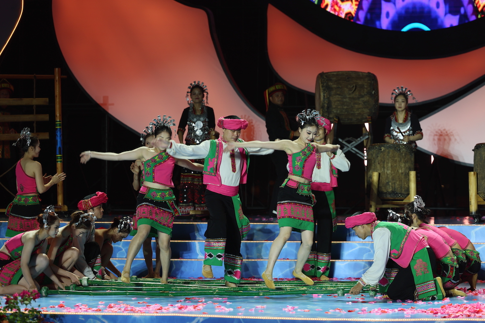 圖1 具有海南黎族特色的文化演繹節目.jpeg