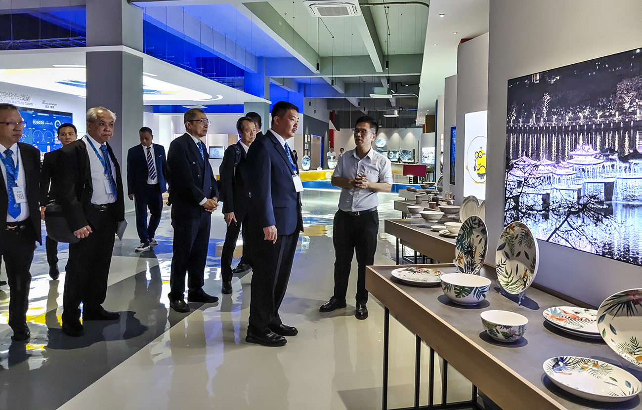 6,访问团参观广东皓明陶瓷科技有限公司.jpg