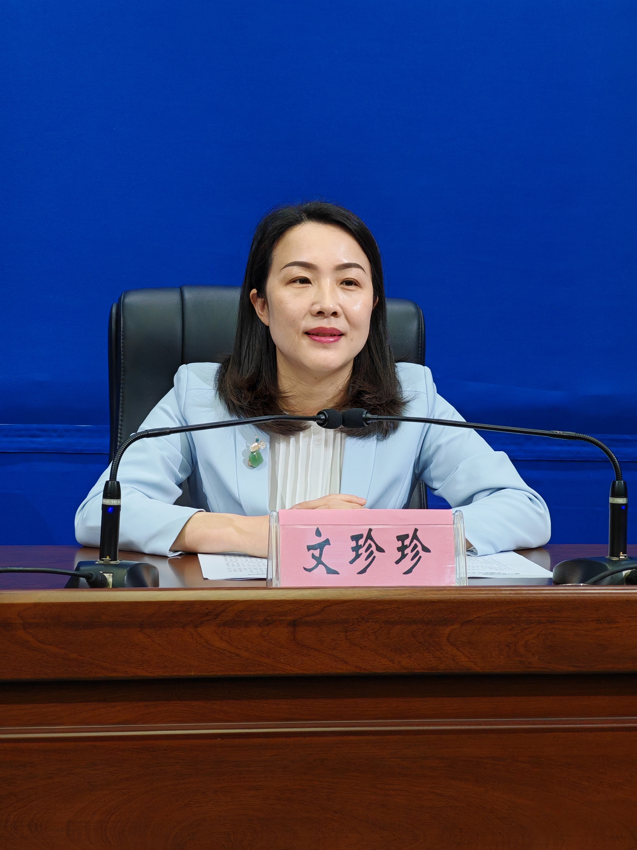 图一 湖口县委常委、宣传部部长文珍珍发布相关情况.jpg