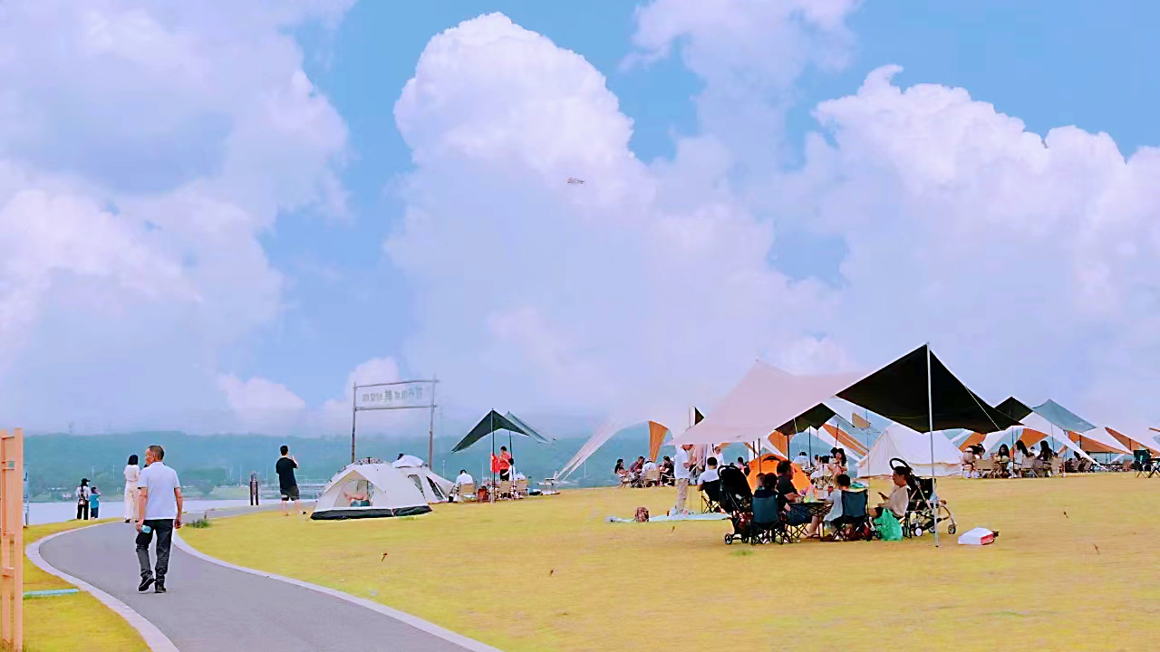 图三 九派之眼露营基地.jpg