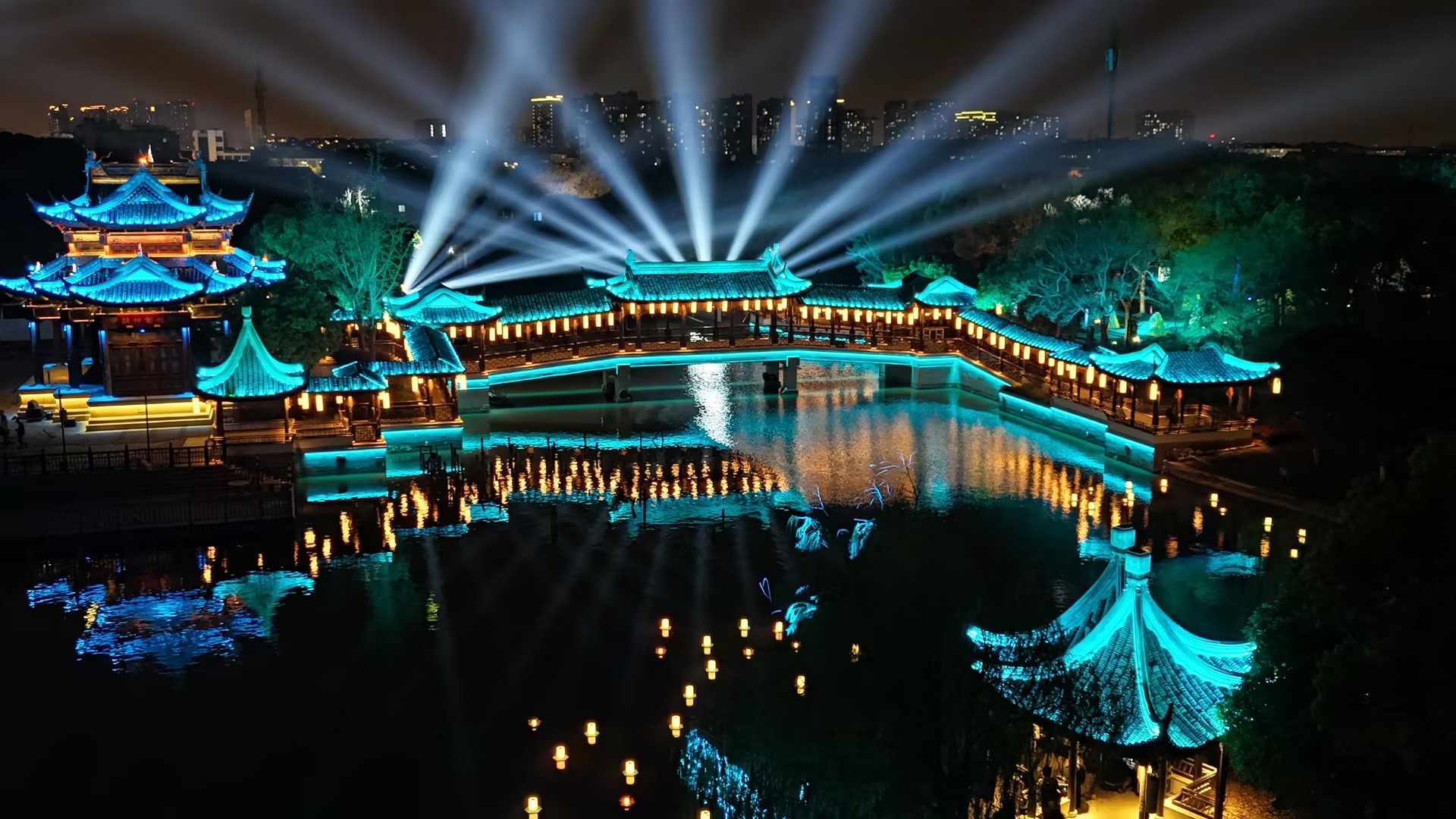 圖1：江蘇省蘇州市甪直鎮江 南文化園燈光秀.jpg