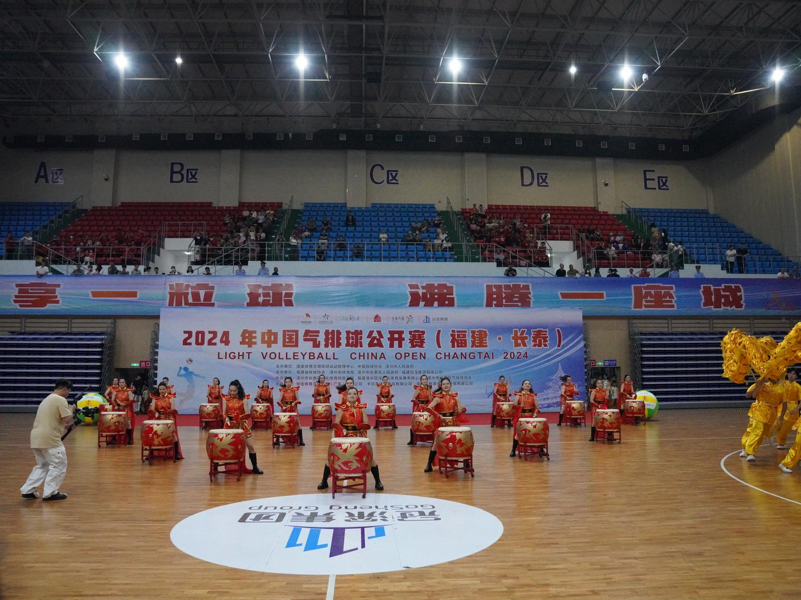 圖2 開幕式上的文藝匯演精彩紛呈.png