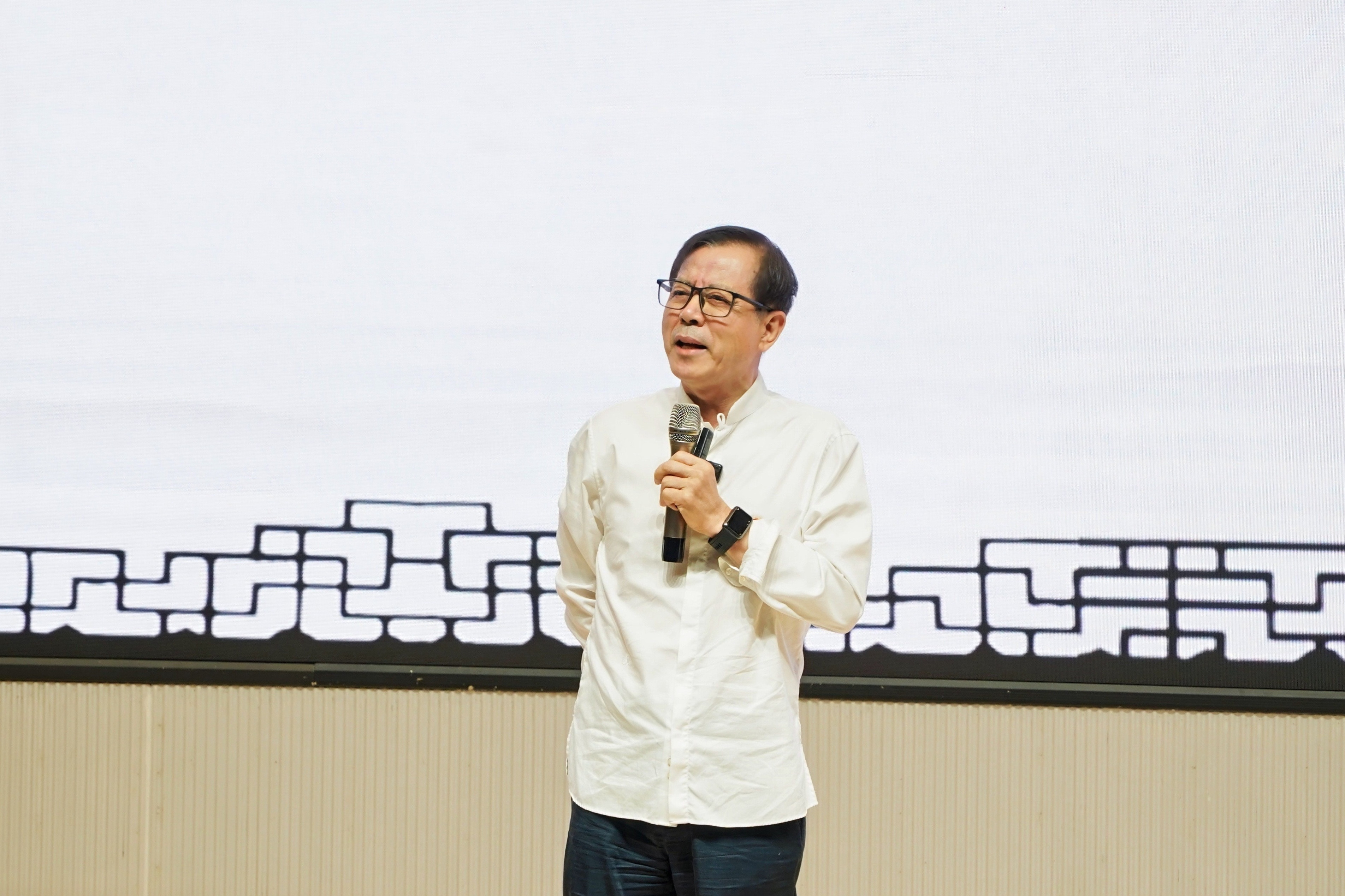 圖一 呂明晰老師作《傳承孝道文化，弘揚時代新風》主題報告.jpg