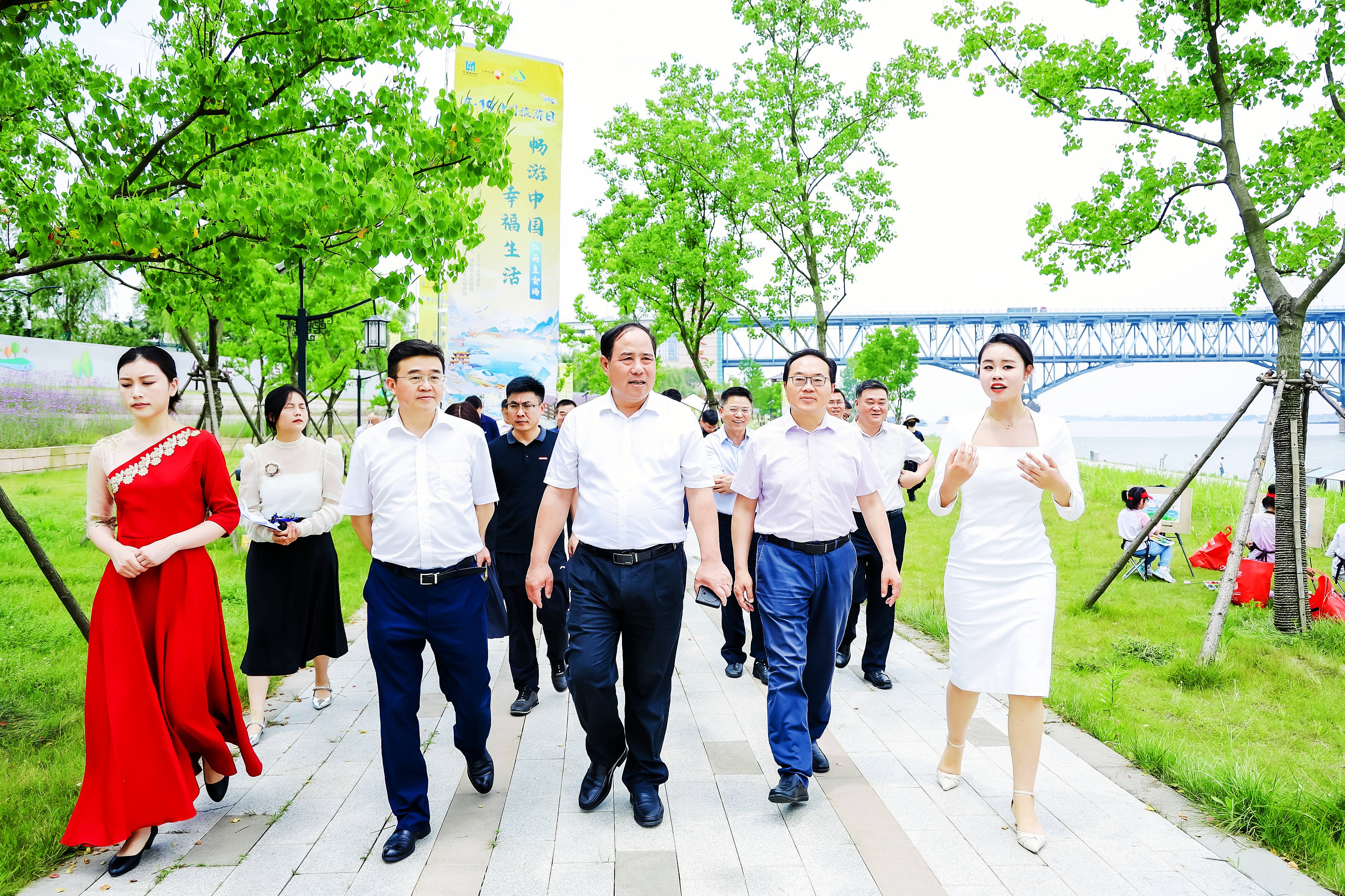 圖二 周建文、杜少華等領導在長江國家文化公園考察.JPG