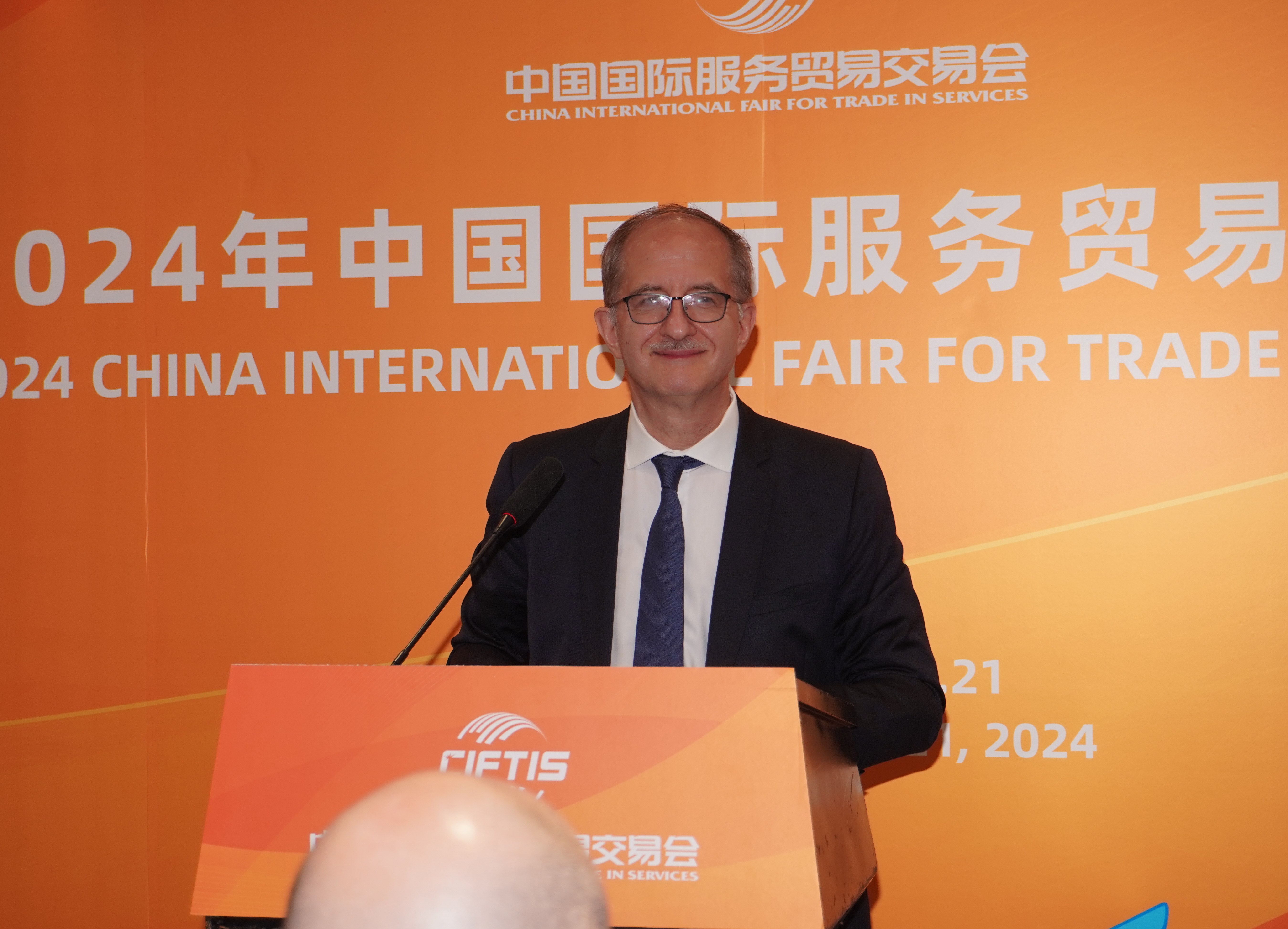 圖片2：法國駐華大使館商務投資參贊孔士嘉（Pascal Gondrand）詳細介紹了即將舉行的服貿會相關活動計劃，並回答媒體提問.jpg