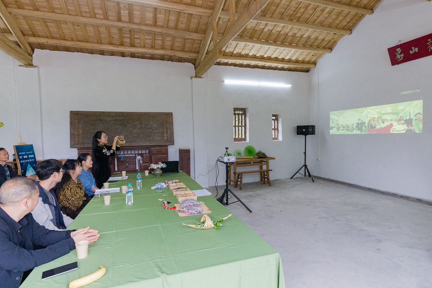 图三：两地同胞连线面对面的金溪会场（李山冕 摄）.jpg