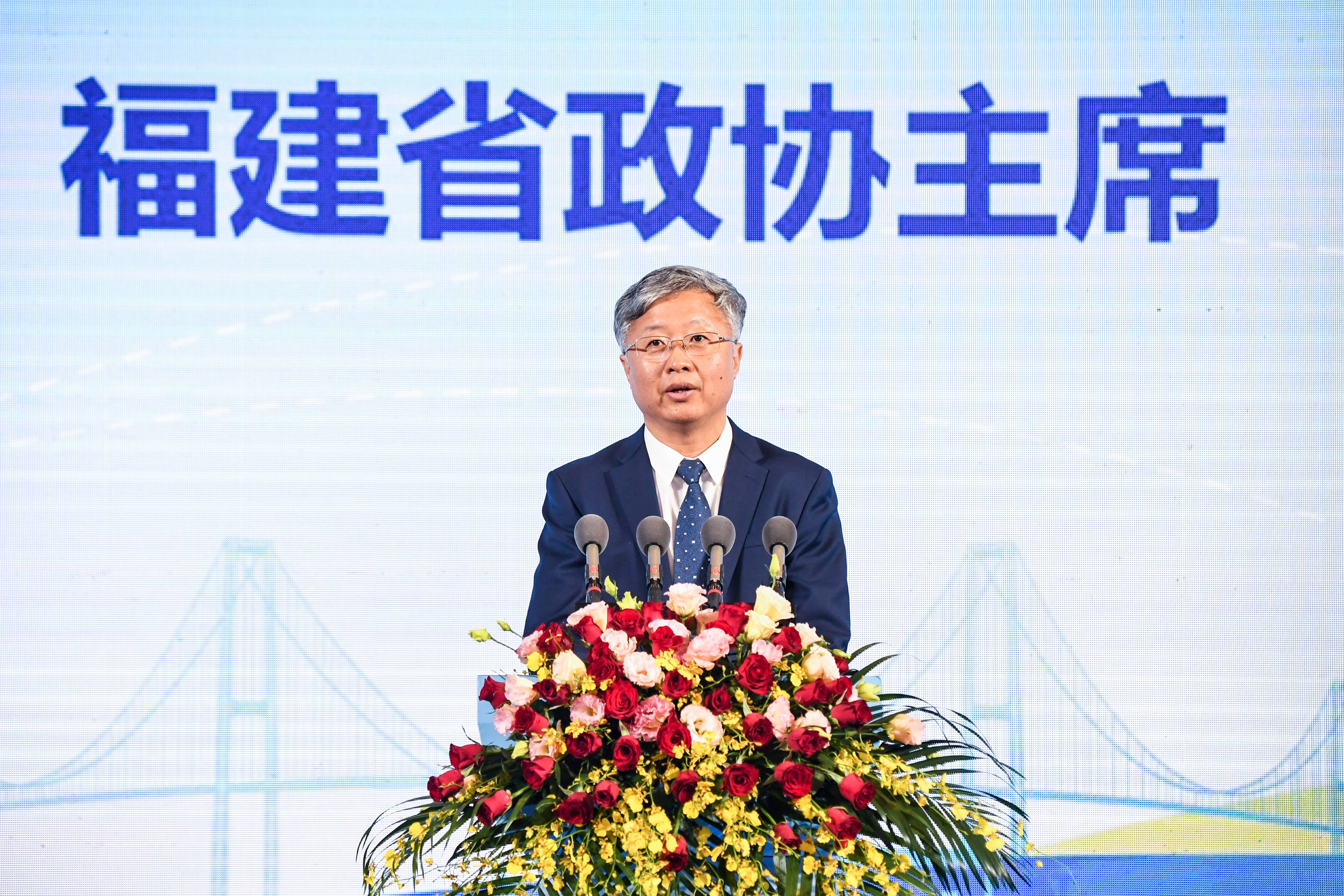 圖二：福建省政協主席滕佳材。蔡戎攝 - 复件(1).jpg