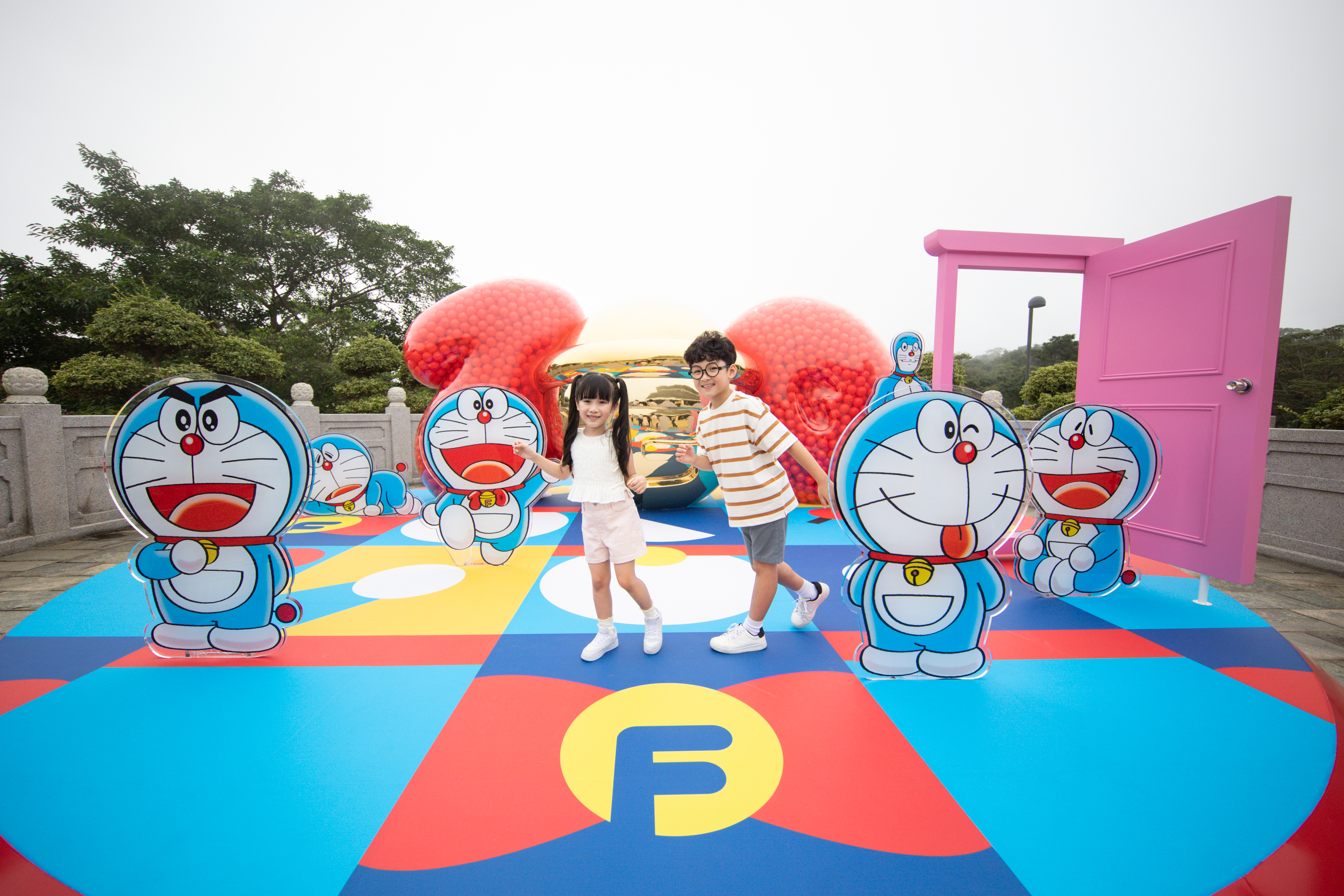 100%朋友召喚鈴巨型扭蛋機 (5).jpg