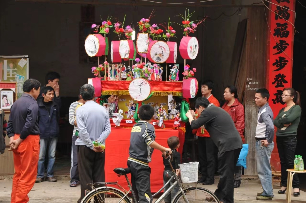 图五 省级非遗石镇灯彩.jpg