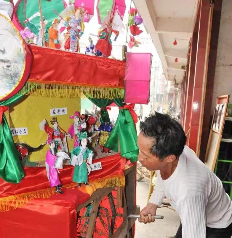 圖二 燈彩藝人現場展示.jpg