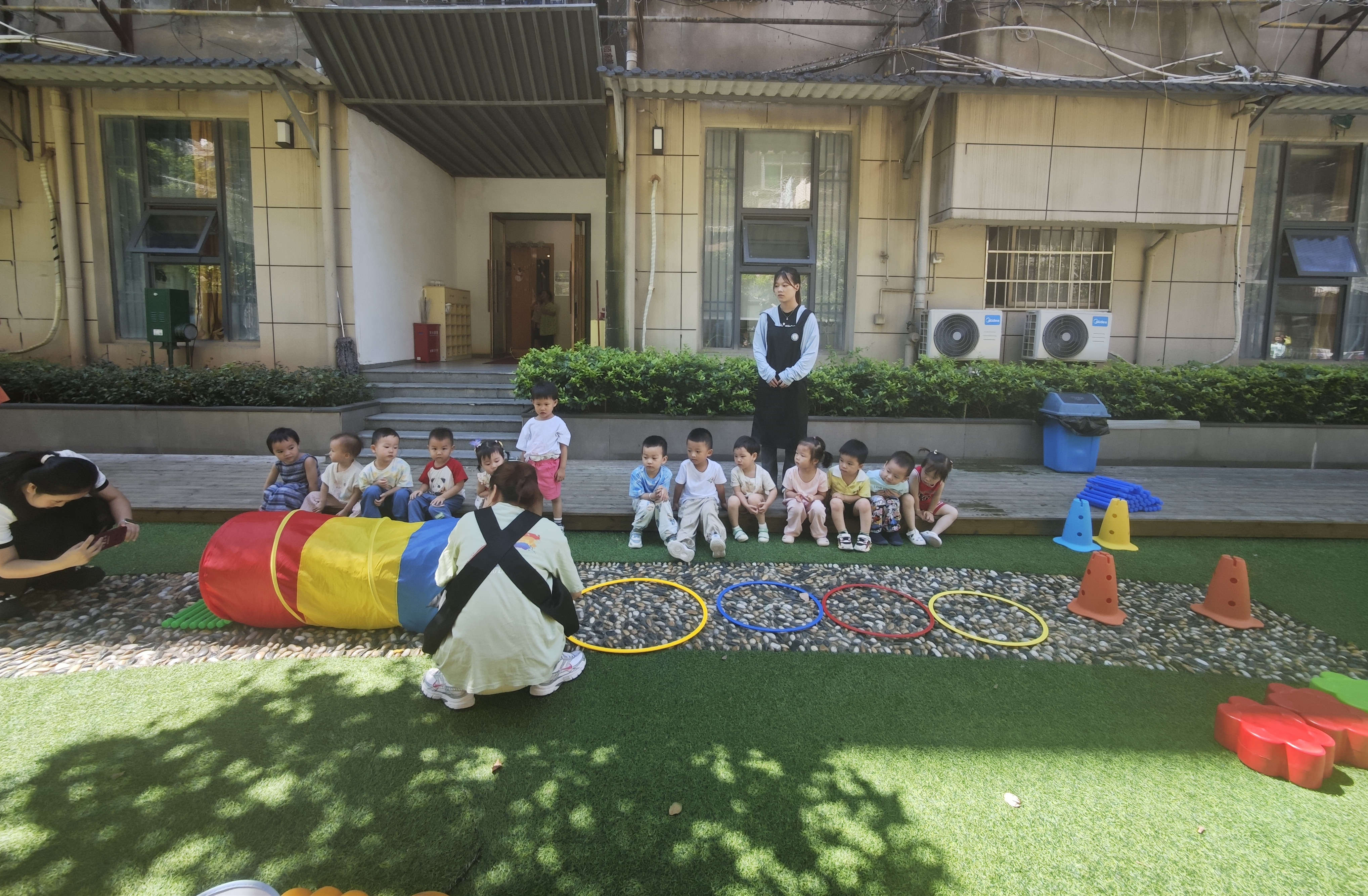 图二  孩子们在上户外课.jpg