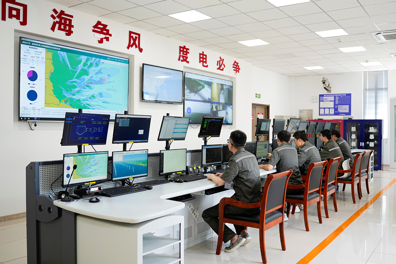 圖1:江蘇如東洋口鎮的江蘇新能海力海上風力發電有限公司陸上集控中心控制室.jpg