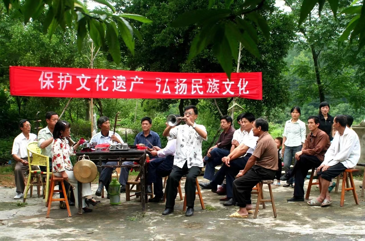 图一 万年串堂班在表演.jpg