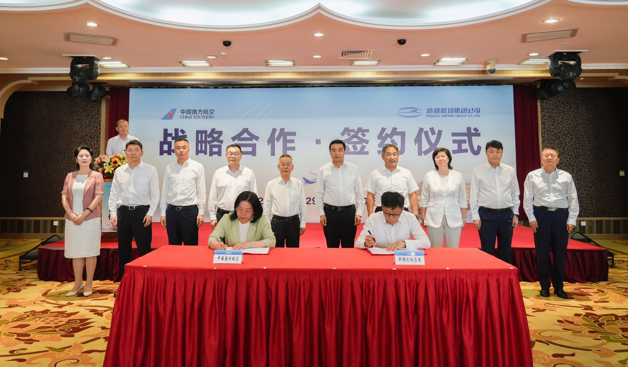1、签约现场.jpg