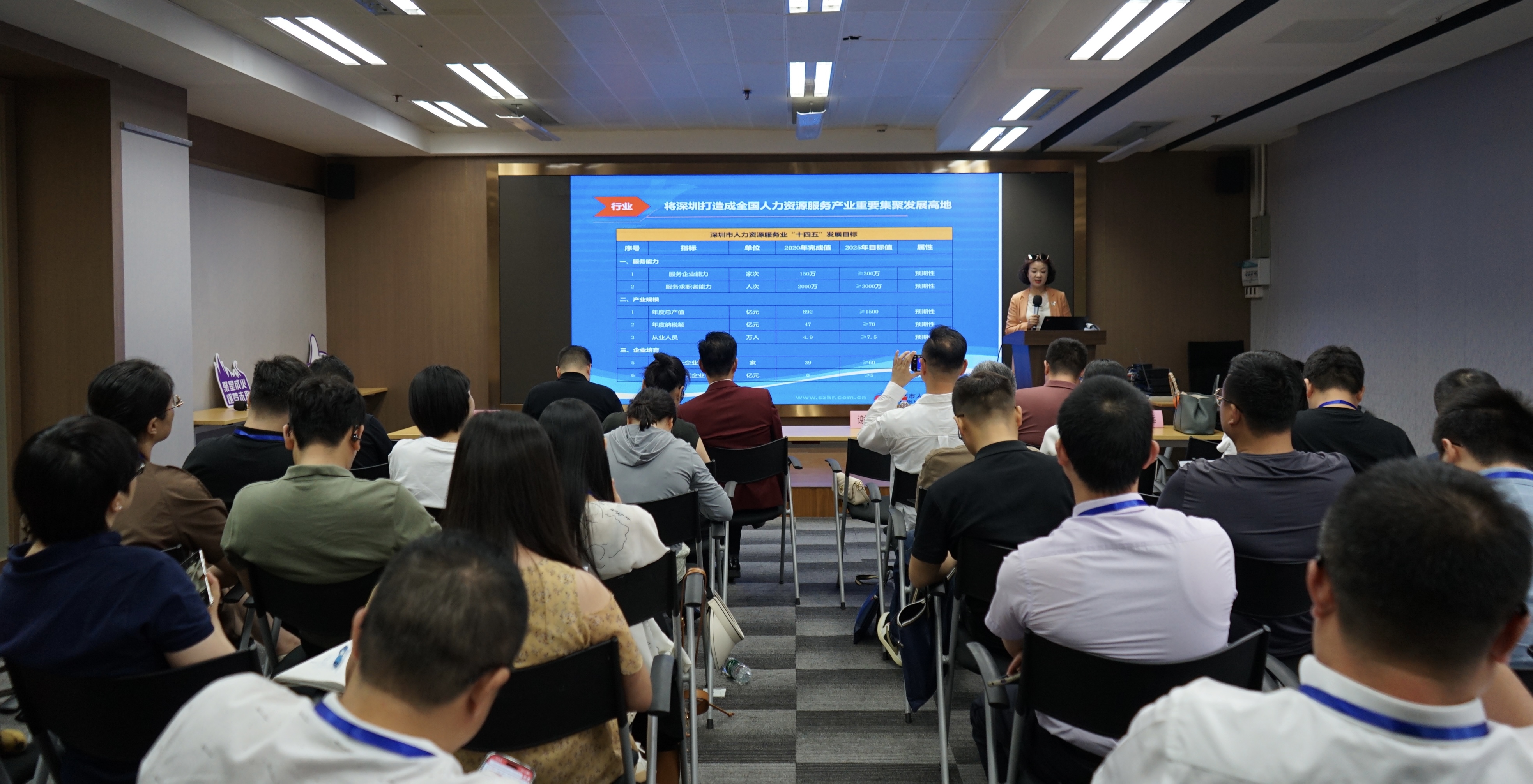 图片6 华中科技大学深圳产学研研究基地.jpg