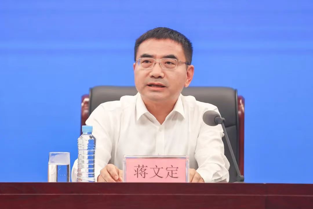 图三 九江市人民政府市长蒋文定介绍了大会筹备保障有关情况.jpg