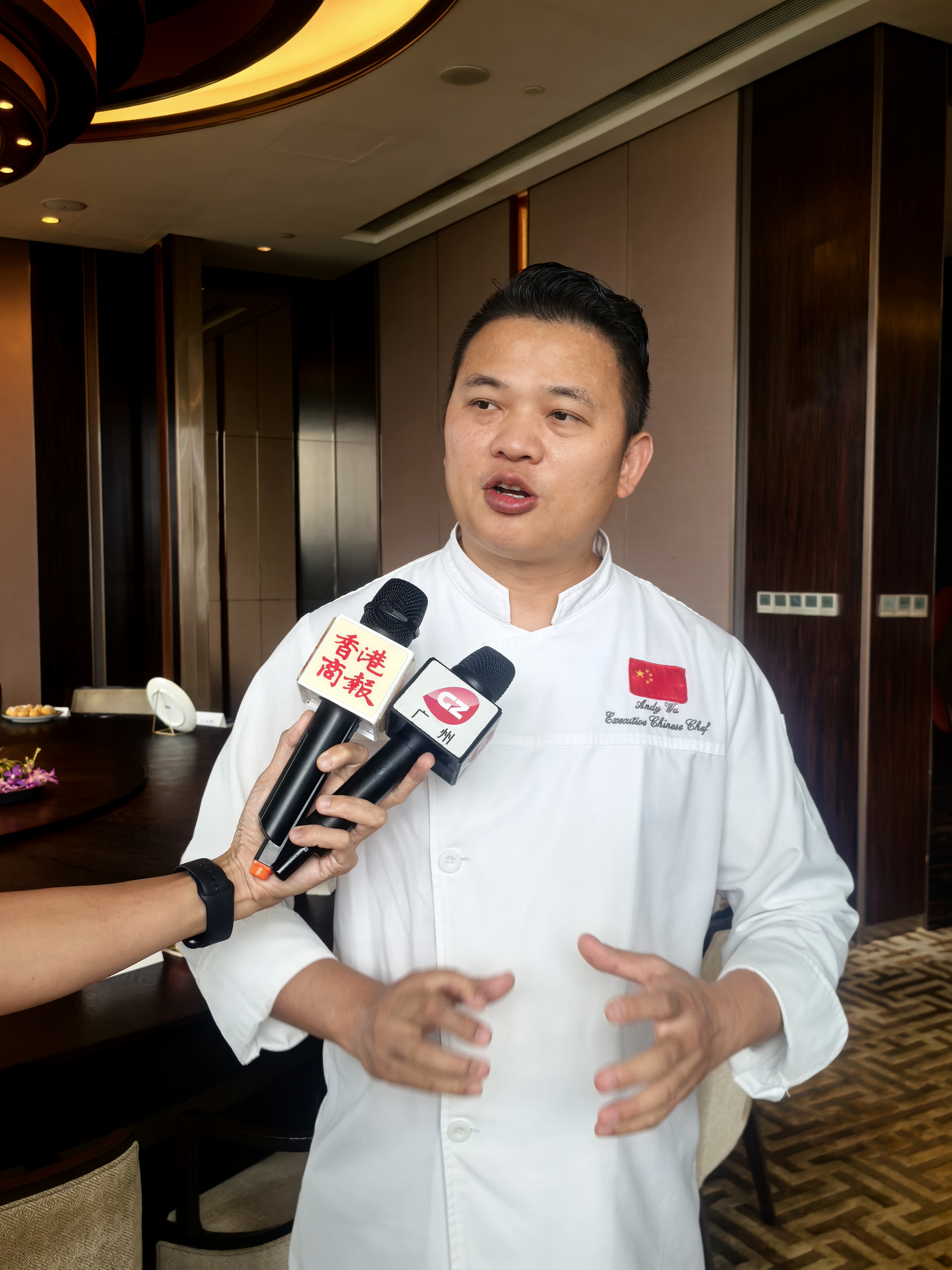 6、广州保利洲际酒店御公馆餐厅主理人，酒店中餐行政总厨吴玉擎接受媒体采访.jpg
