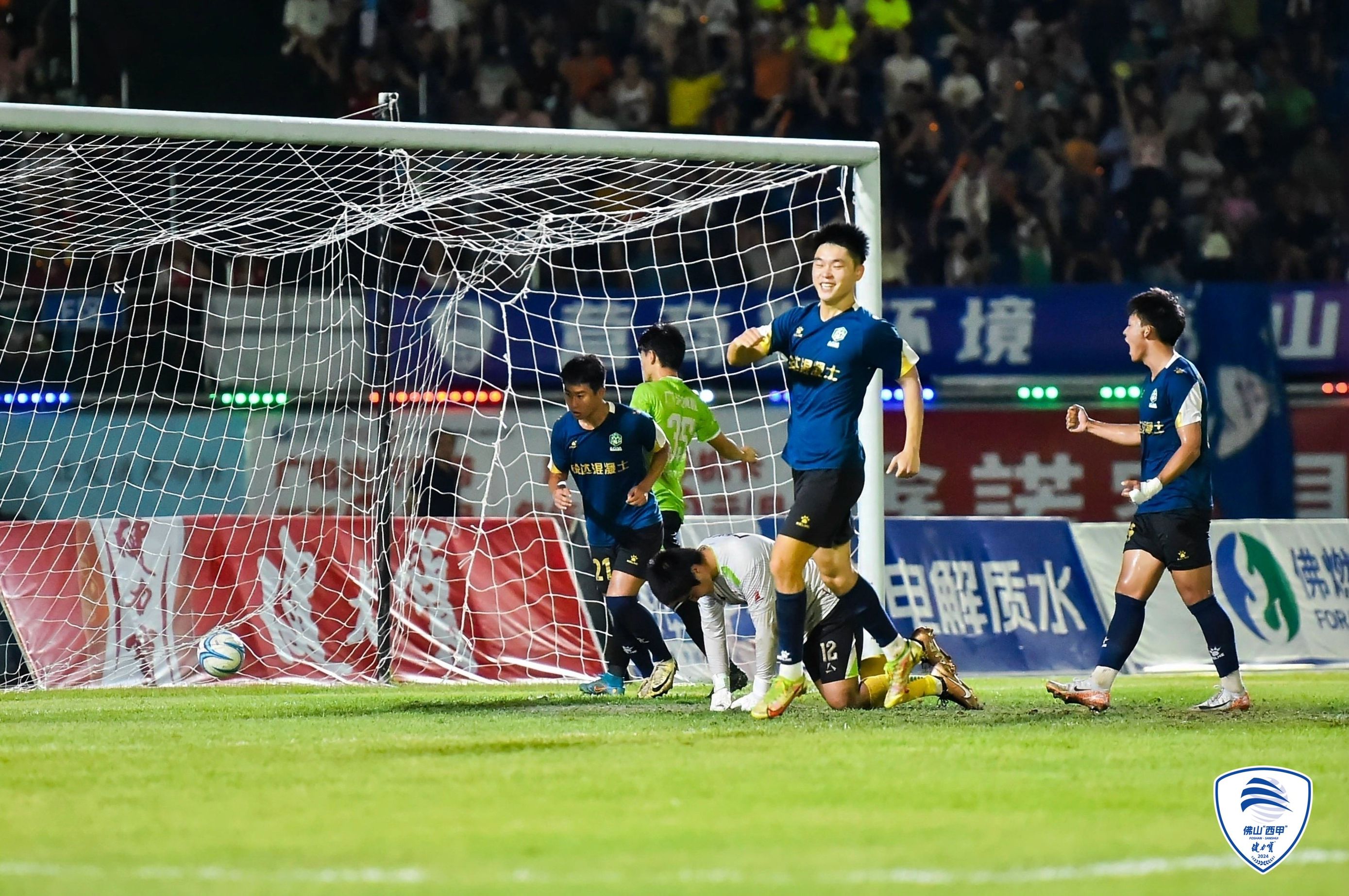 第十八届“西甲”决赛破门瞬间.jpg