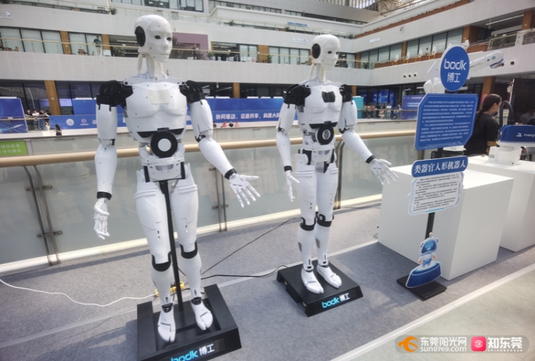 机器人2.jpg