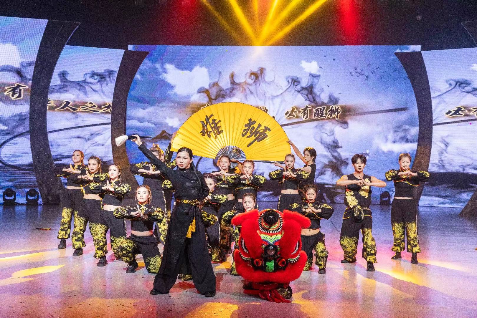 《中华雄狮》国风街舞--深圳VIP舞团 表演者 赵雅林等.jpg