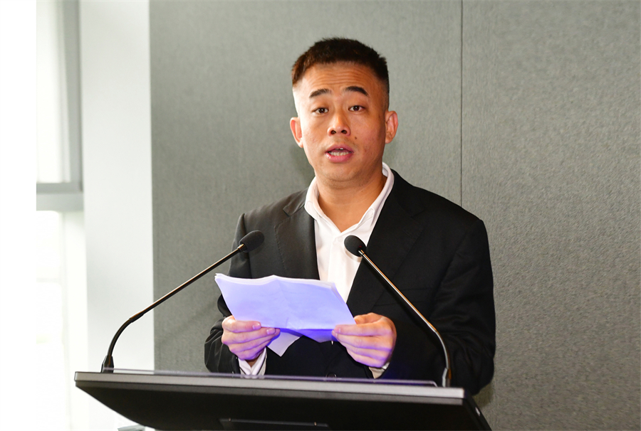 图1 ELA50發起人、秘書長,中國新興產業研究院秘書長遲海宣讀《中國低空產業出海全球化香江共識》.jpg