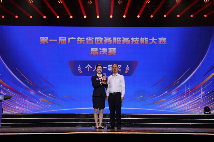 个人一等奖颁奖.jpg