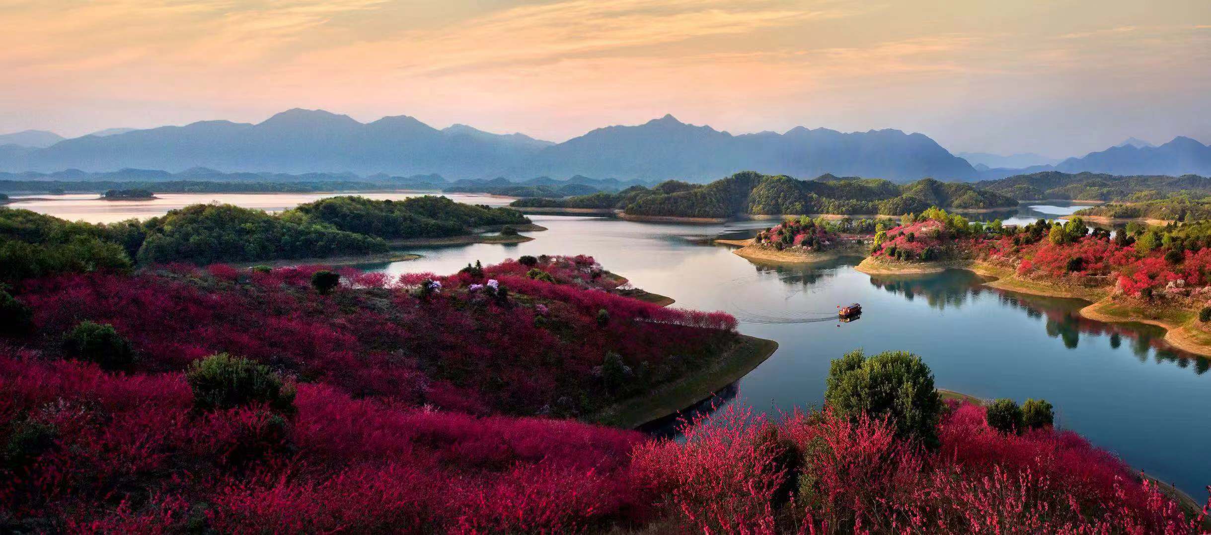 图四 阳光照耀29度假区花源谷风景区.jpg