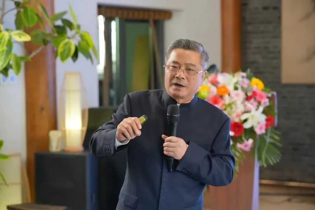 图二 中国井冈山干部学院副院长、一级巡视员、中国毛泽东诗词研究会副会长汪建新教授主讲.jpg