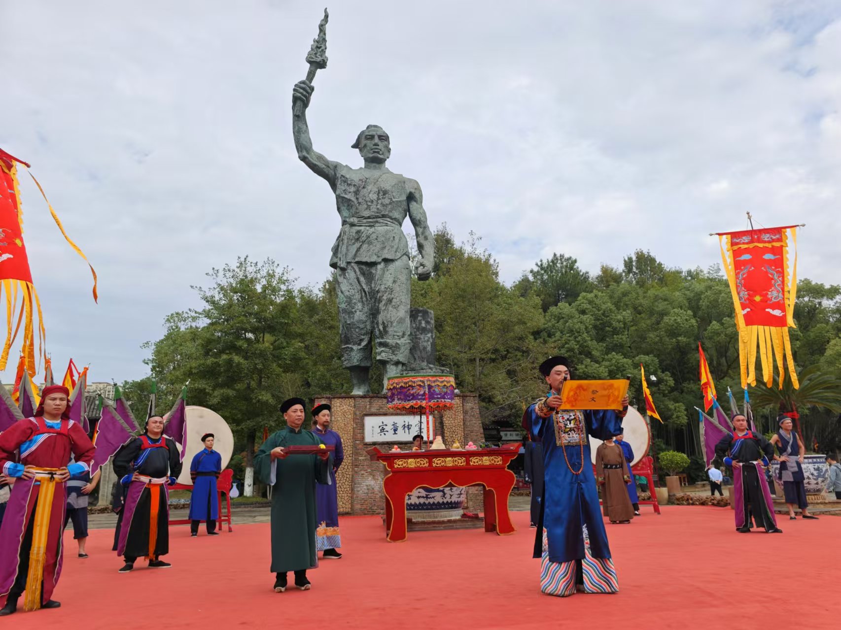 图四 窯神童賓的祭祀儀式隆重舉行.jpg