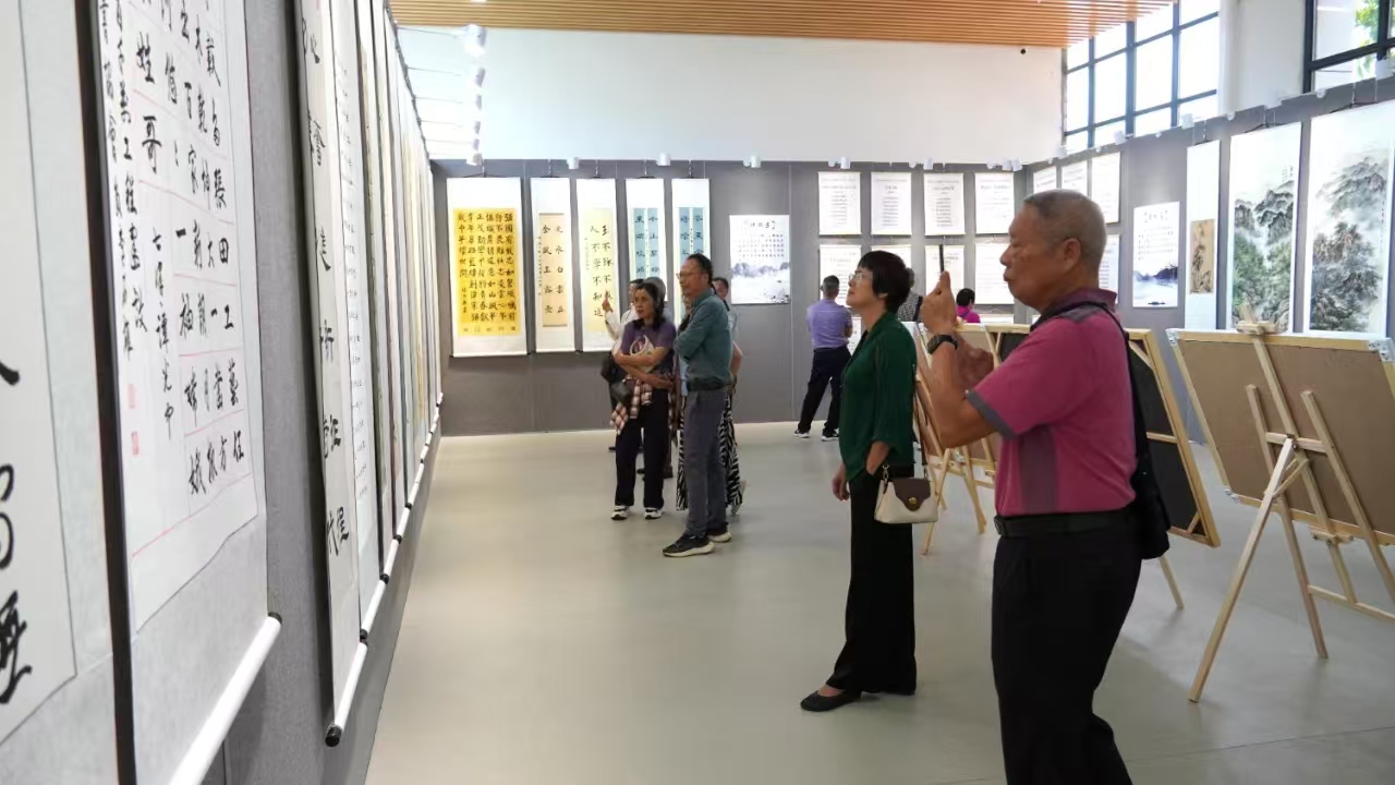 2新馆首场作品展.jpg