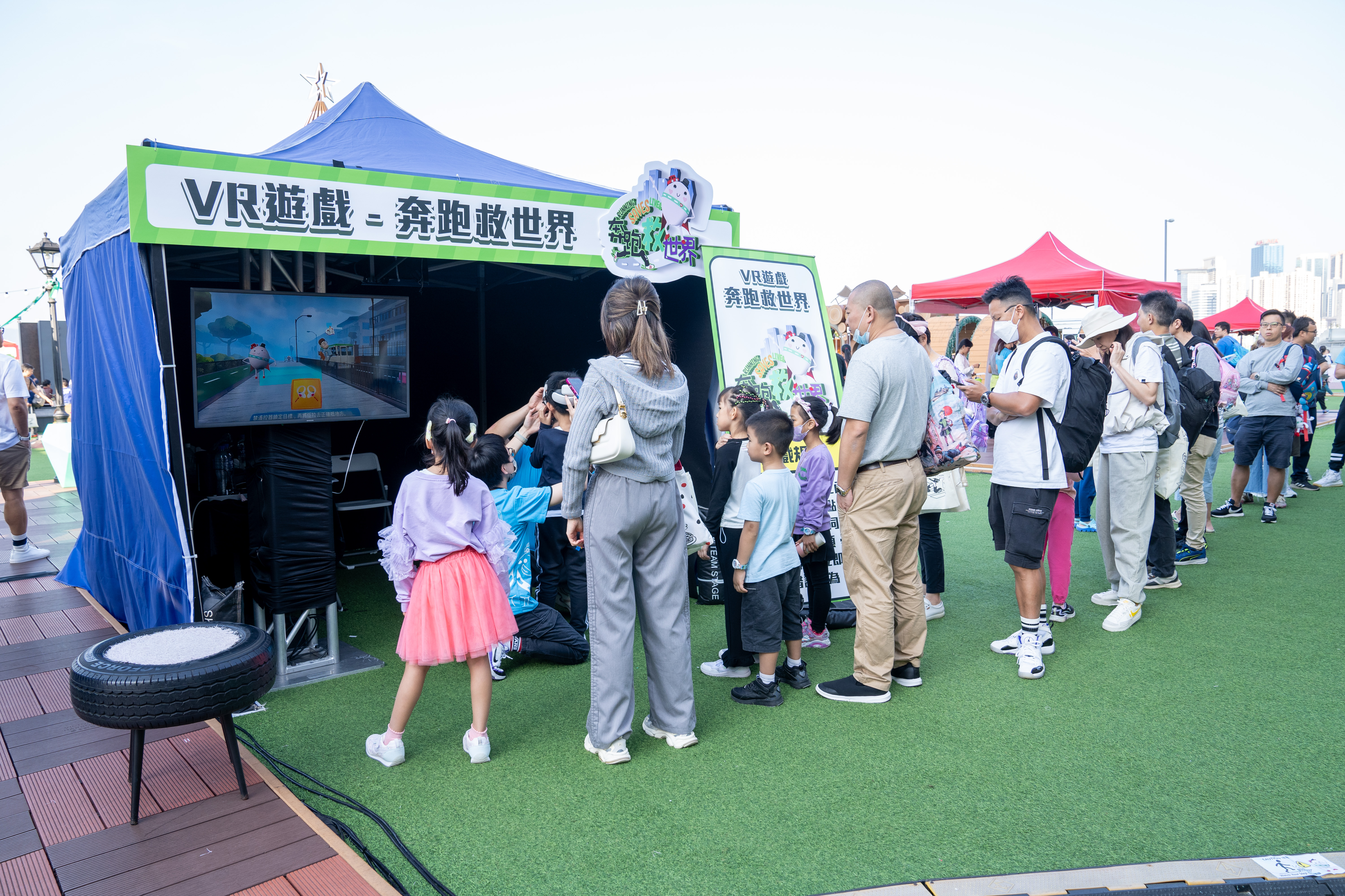 6. 由順德聯誼總會翁祐中學的學生設計的一款以輕鐵站為背景的VR遊戲.jpg