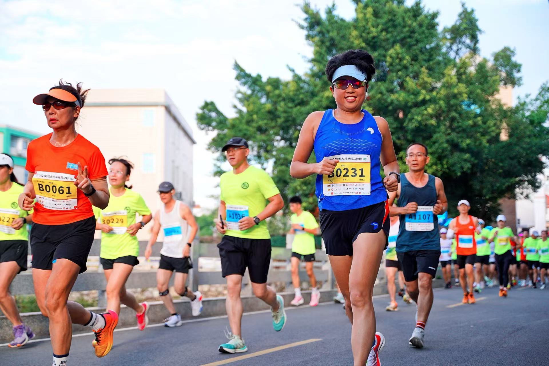 圖4半程馬拉松賽場跑友.jpeg